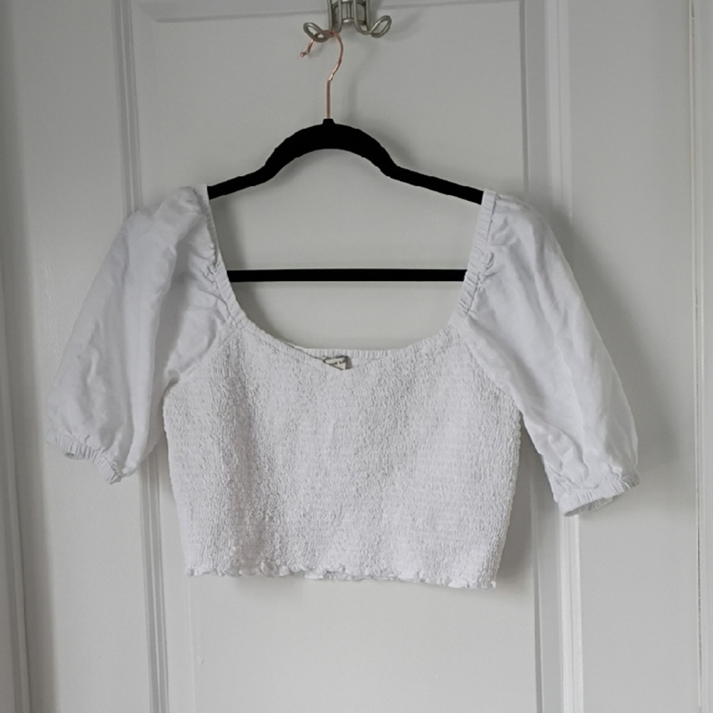 American Eagle Outfitters White Puff Sleeve Smocked Crop Top - Women's Medium